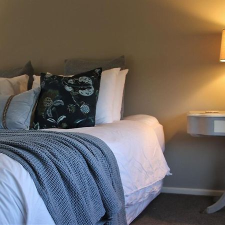 The Country Escape Apartment Fernhill ภายนอก รูปภาพ